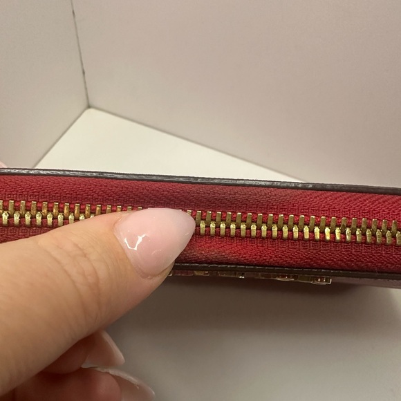 Michael Kors EUC Red Saffiano Leather Jet Set Wallet With Wrist Strap - Picture 6 of 16